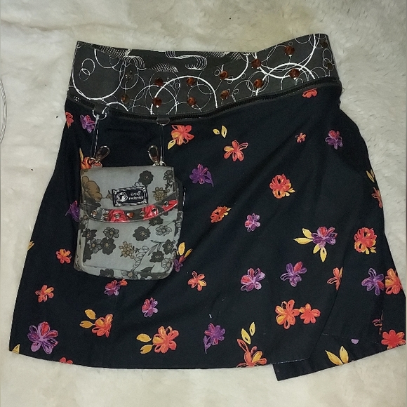 Zand Amsterdam NWOT Reversable Adjustable Skirt With Purse Pouch. OS - Picture 1 of 5